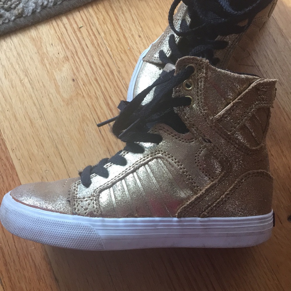 Sneakers - Picture 2 of 5